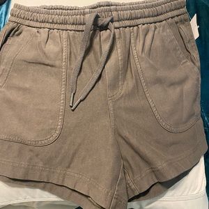 Athleta Farallon Shorts. New with tags. Size 8. Green color.